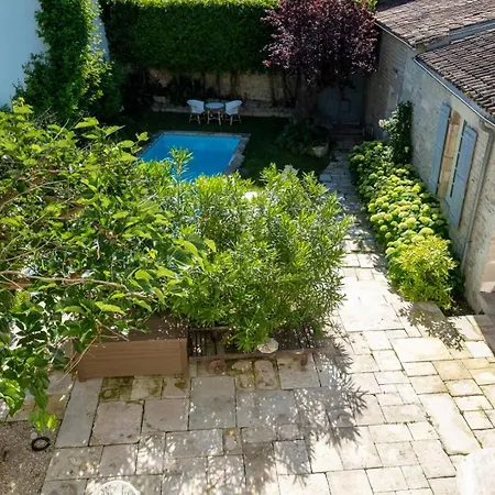 Batisse Historique Renovee Avec Piscine Chauffee Villa *