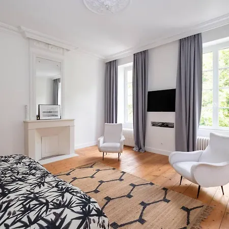 Batisse Historique Renovee Avec Piscine Chauffee Villa *